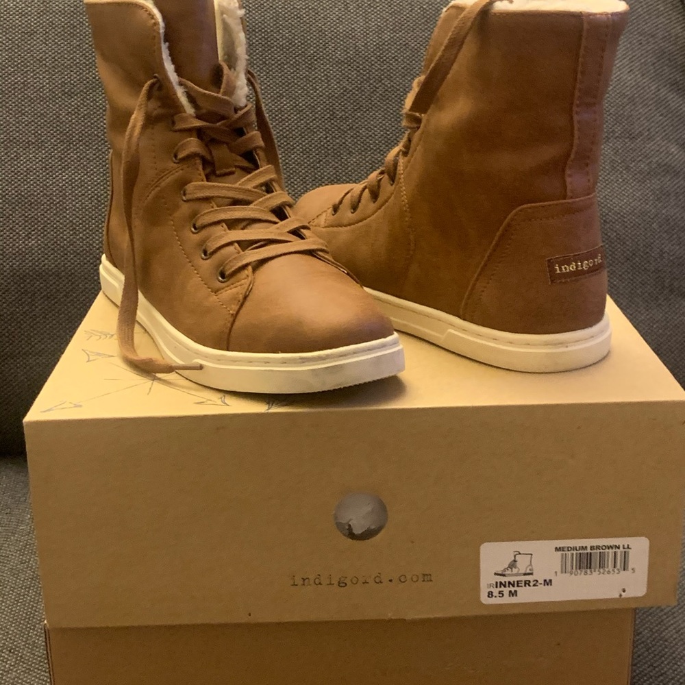 Boots - Picture 2 of 3